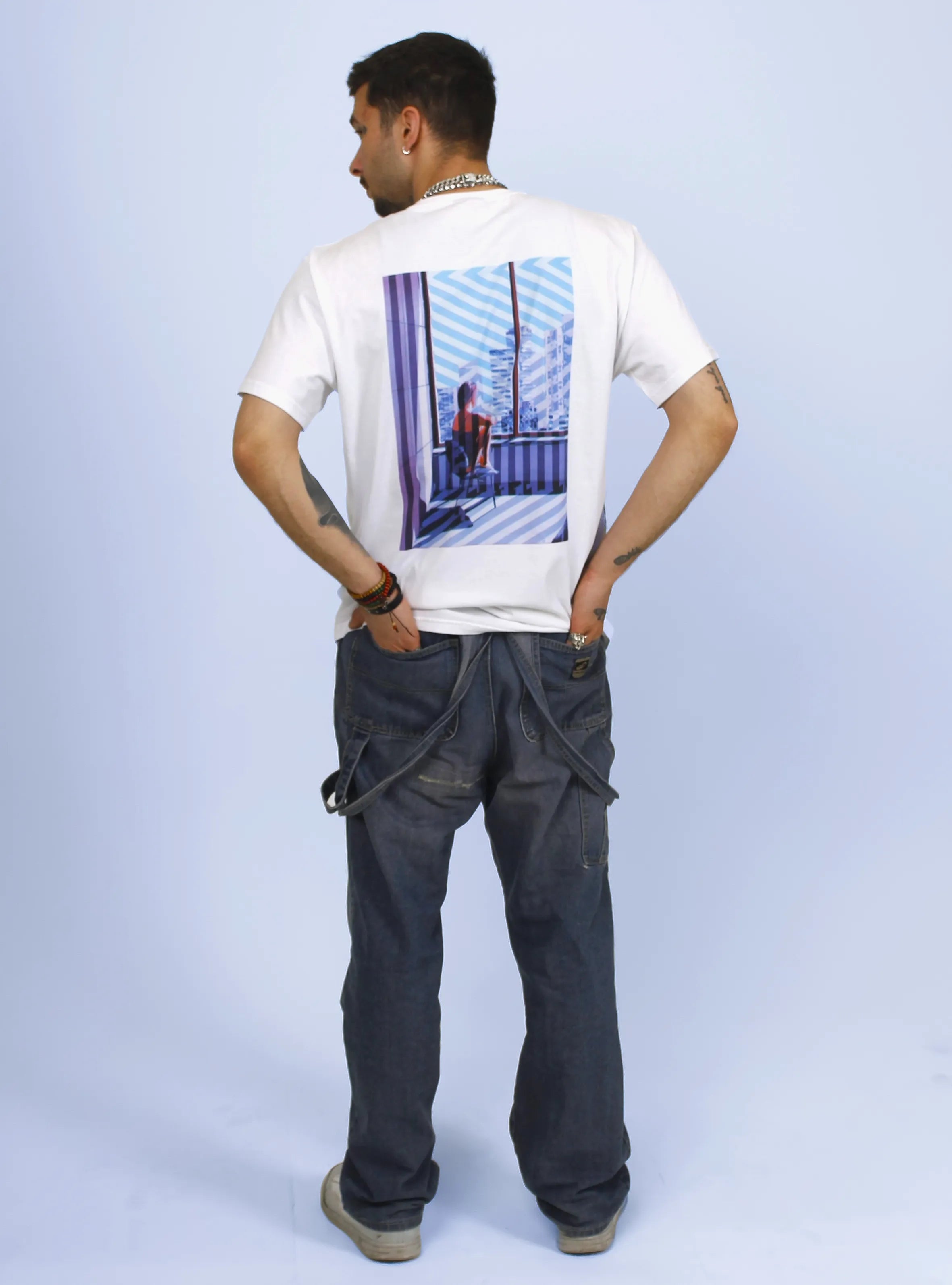 HIGH-RISE – BACK PRINT – WHITE T-SHIRT
