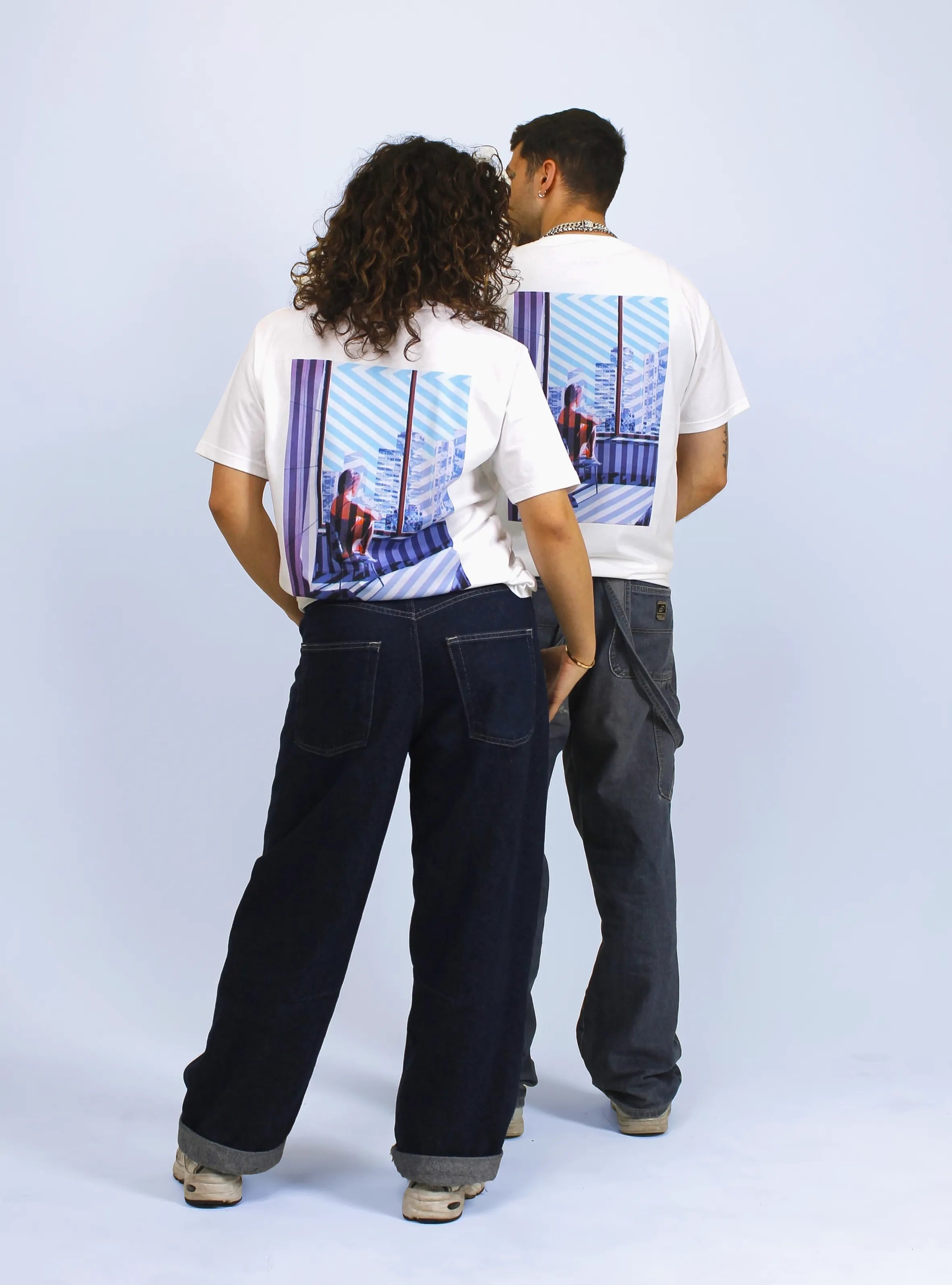 HIGH-RISE – BACK PRINT – WHITE T-SHIRT