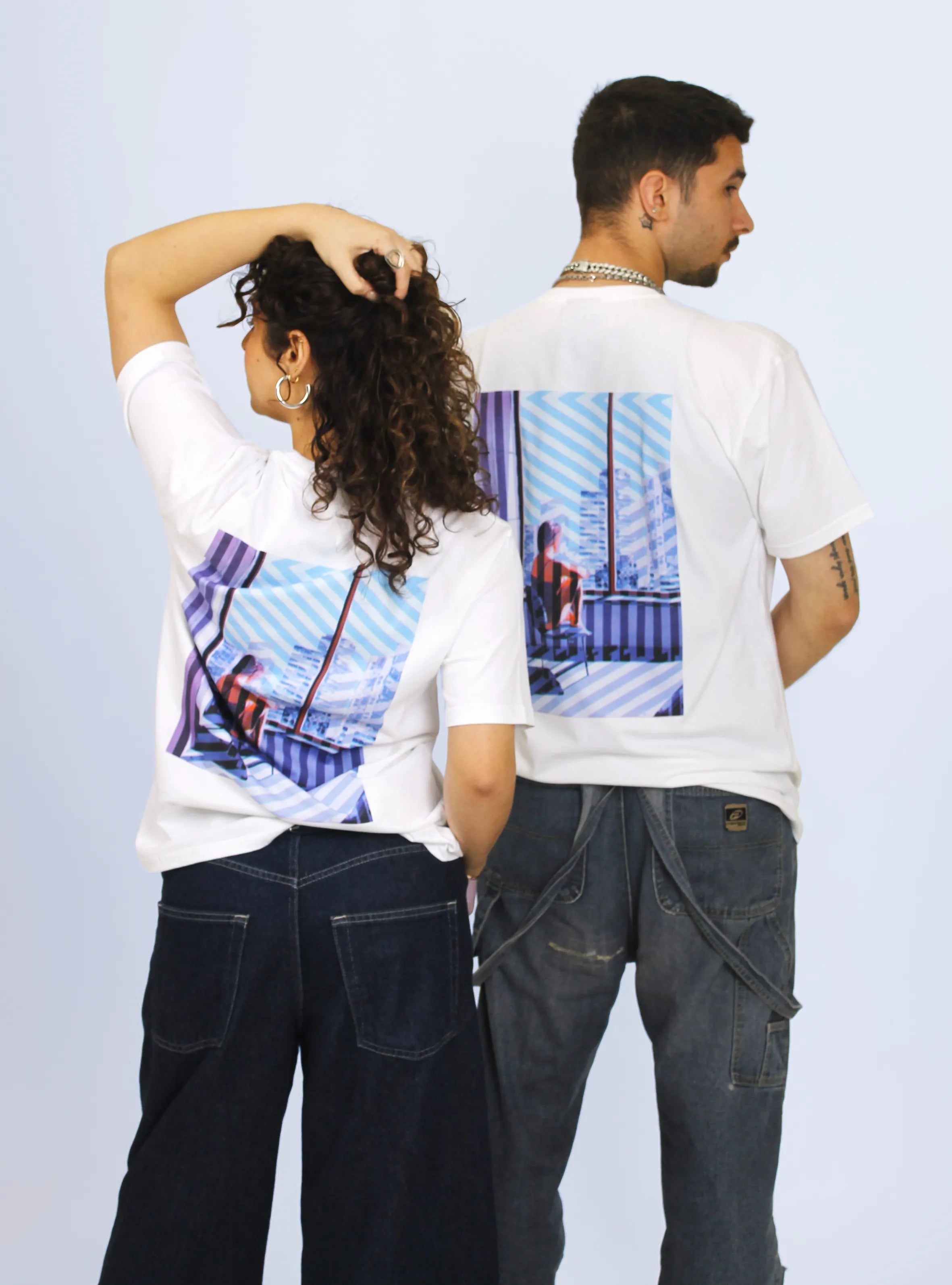 HIGH-RISE – BACK PRINT – WHITE T-SHIRT