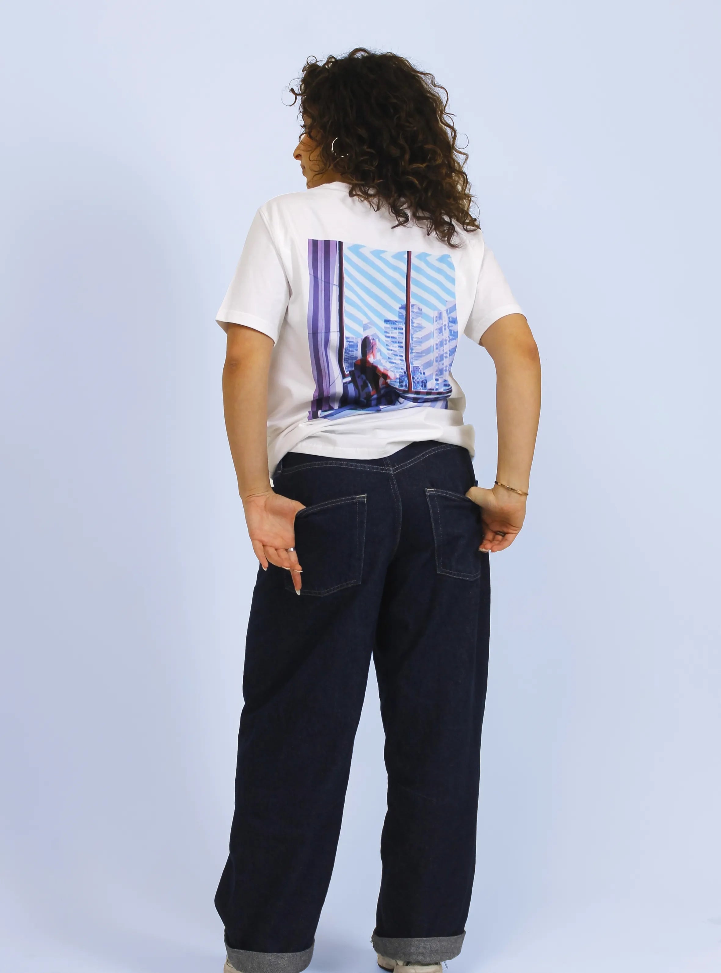 HIGH-RISE – BACK PRINT – WHITE T-SHIRT