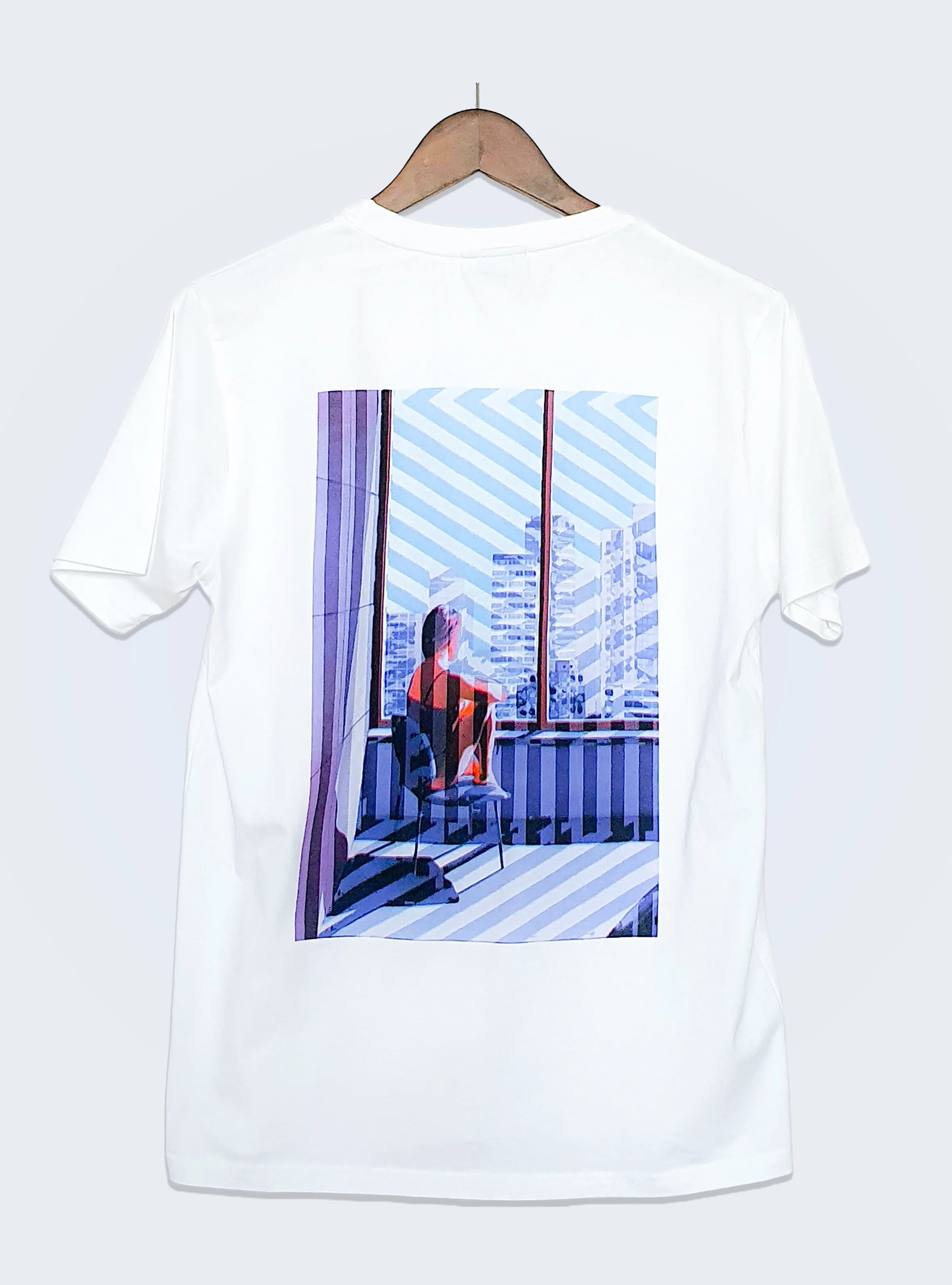 HIGH-RISE – BACK PRINT – WHITE T-SHIRT