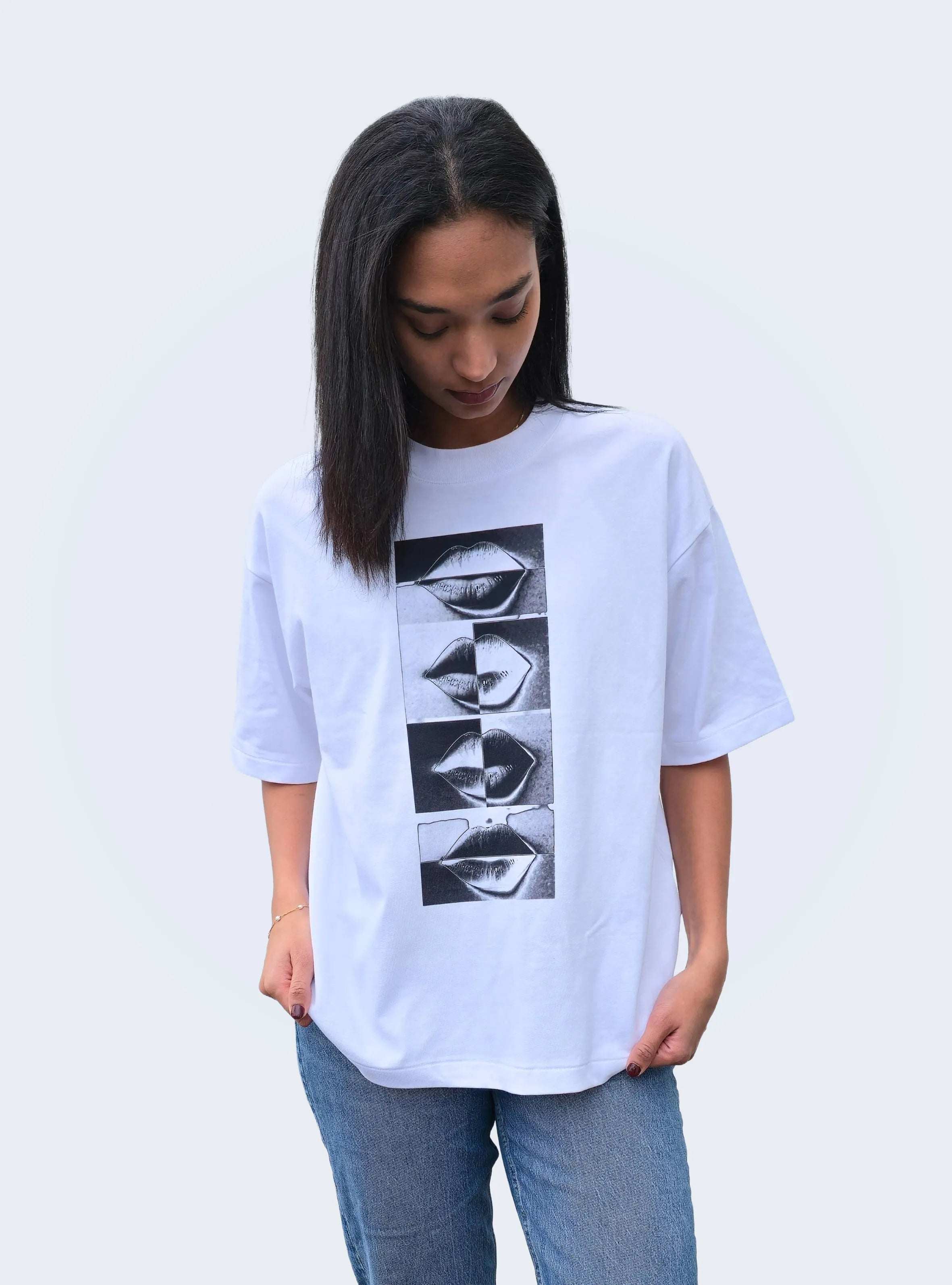 X-RAY LIPS – FRONT PRINT – WHITE OVERSIZED T-SHIRT