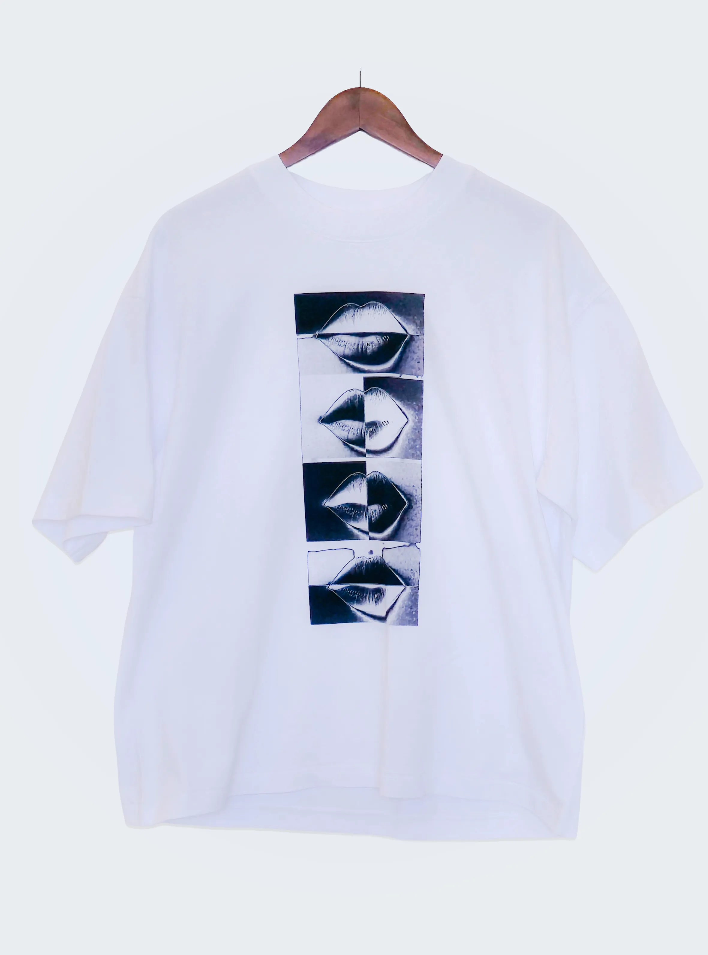 X-RAY LIPS – FRONT PRINT – WHITE OVERSIZED T-SHIRT