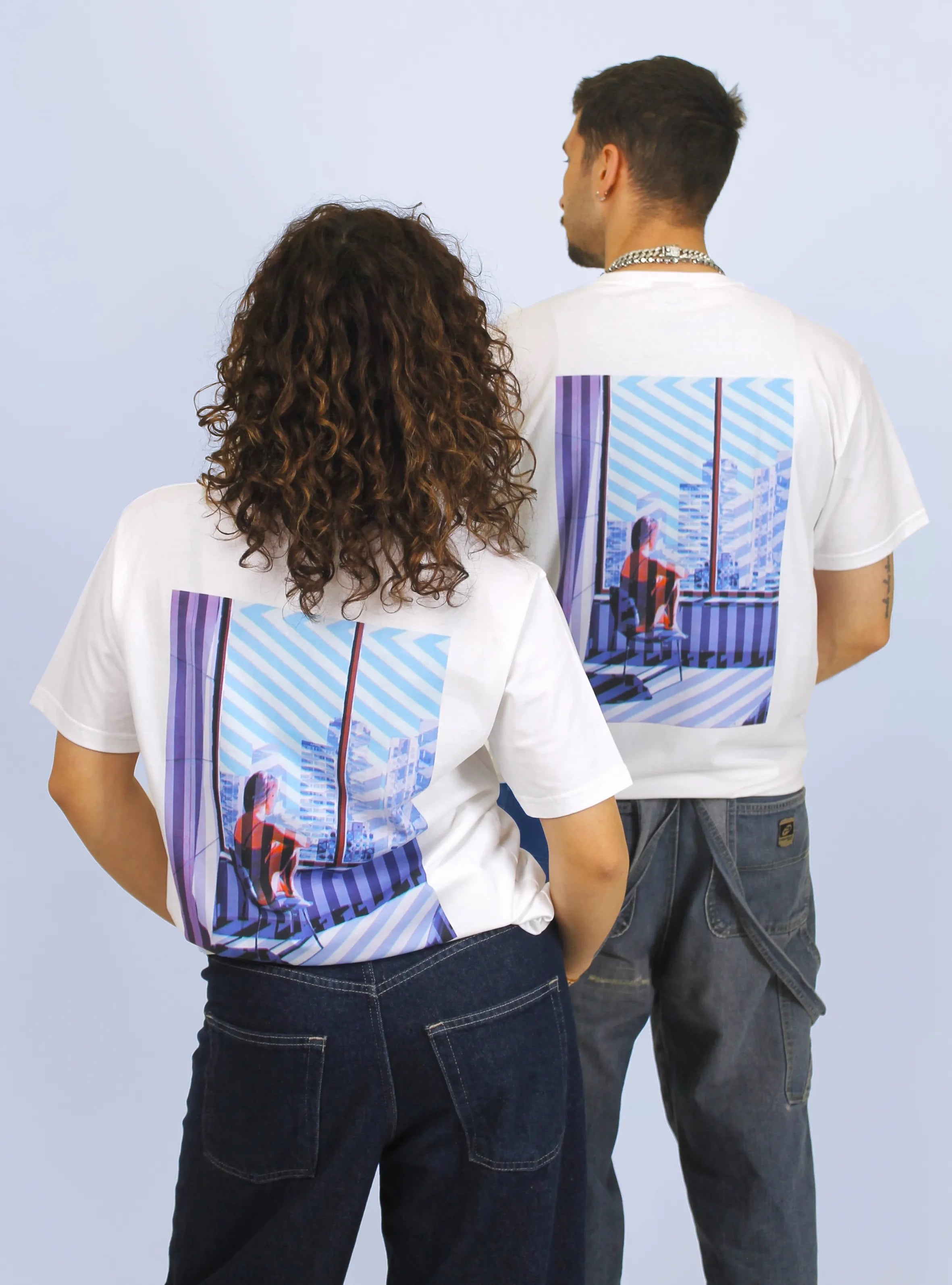HIGH-RISE – BACK PRINT – WHITE T-SHIRT