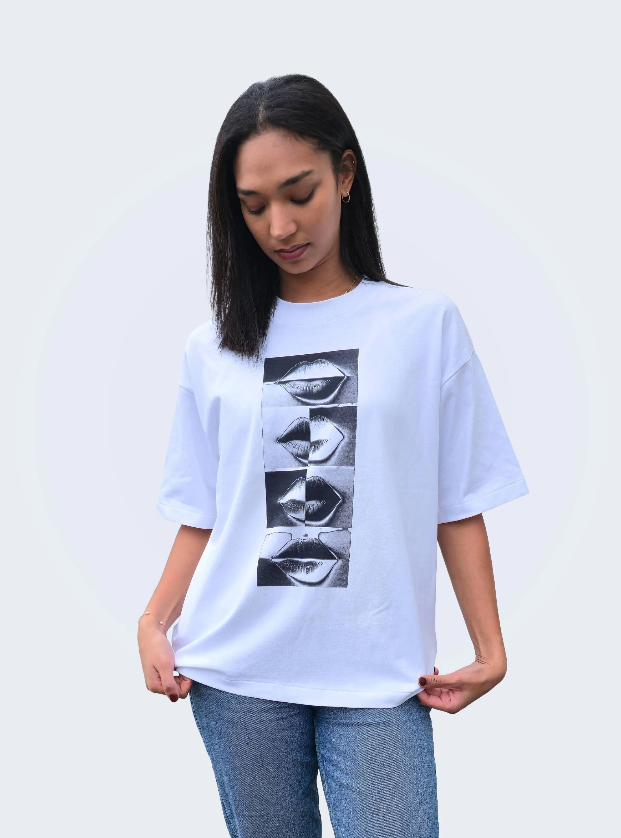 X-RAY LIPS – FRONT PRINT – WHITE OVERSIZED T-SHIRT