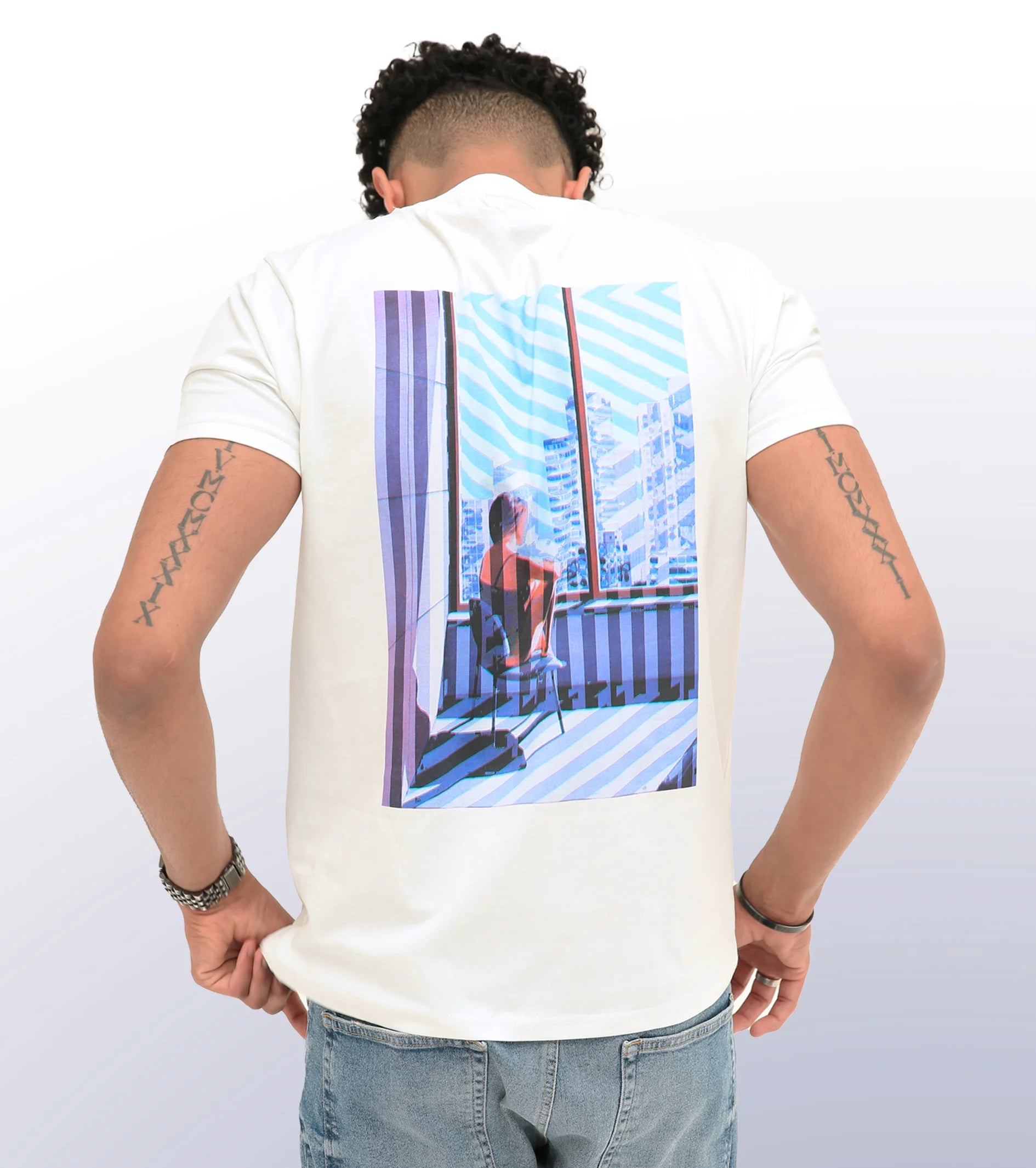 HIGH-RISE – BACK PRINT – WHITE T-SHIRT